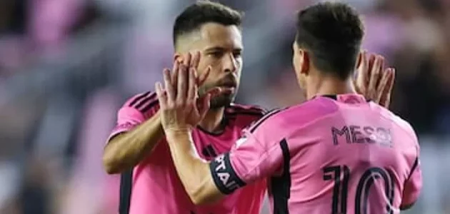 جوردي ألبا: “بالنسبة لي، يجب أن يكون ميسي دائمًا ضمن المرشحين للفوز بالكرة الذهبية”