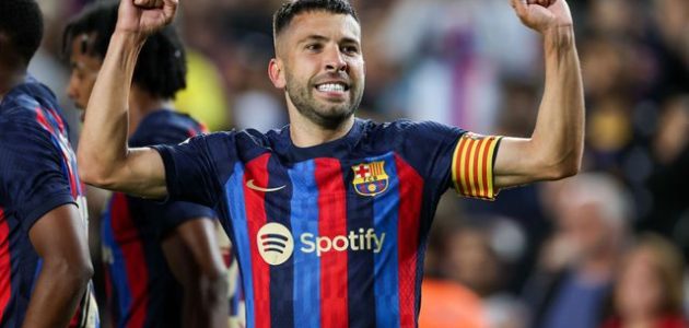 “أنت لا تعرف حتى من هو” – نجم برشلونة السابق جوردي ألبا يصف لاعبًا مفاجئًا خاض تجربة في مانشستر يونايتد بأنه أصعب خصم